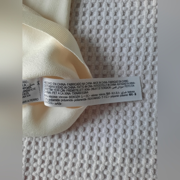 Massimo Dutti ruffle top - Picture 3 of 3